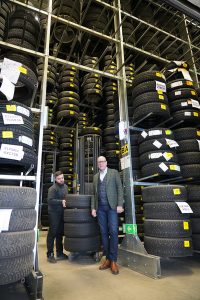 Peter Wiklund och Christian Gourgis Uppland Motors däckcenter.